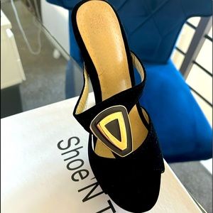 Beautiful new black Platform size 6